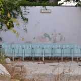 La struttura poteva contare anche su un'arena all'aperto , con le sue iconiche quanto scomode sedie celesti, oggi soppiantata nel 2010 da moderne palazzine